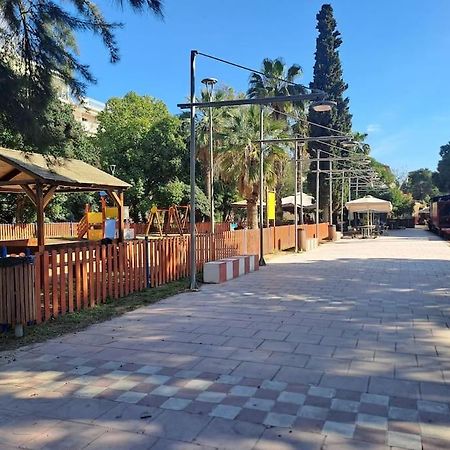 Ferienwohnung Δίπλα Στο Πάρκο Kalamata Exterior foto